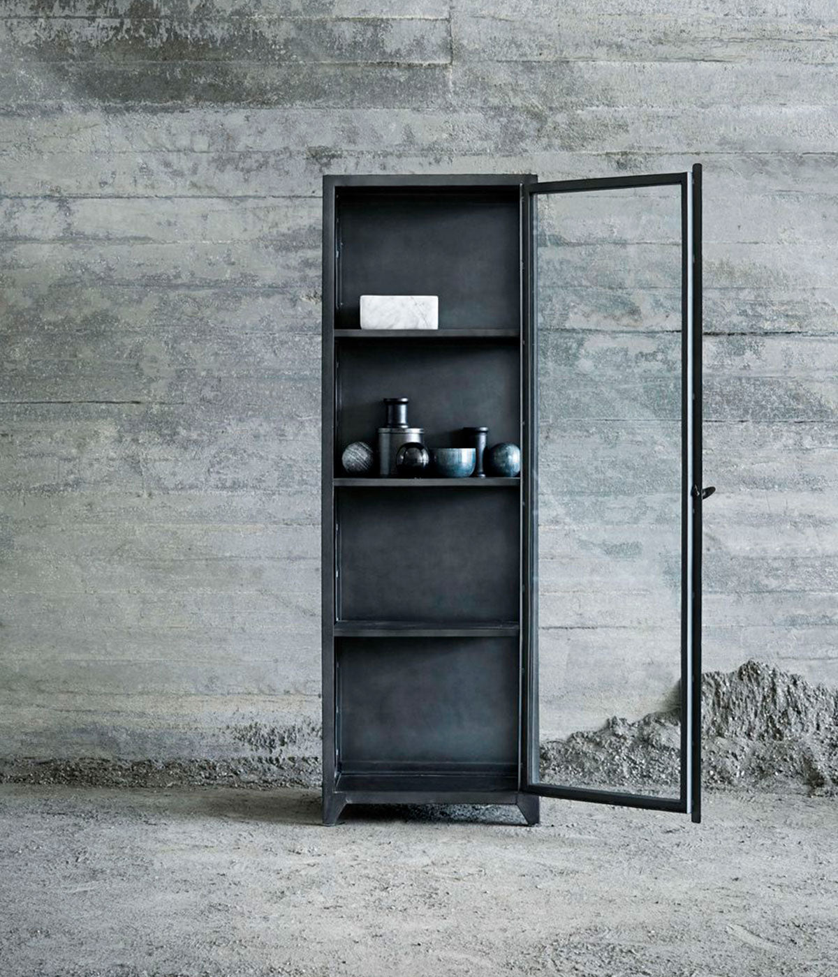 Muubs New York Glass Cabinet in Black Iron with 1 Door