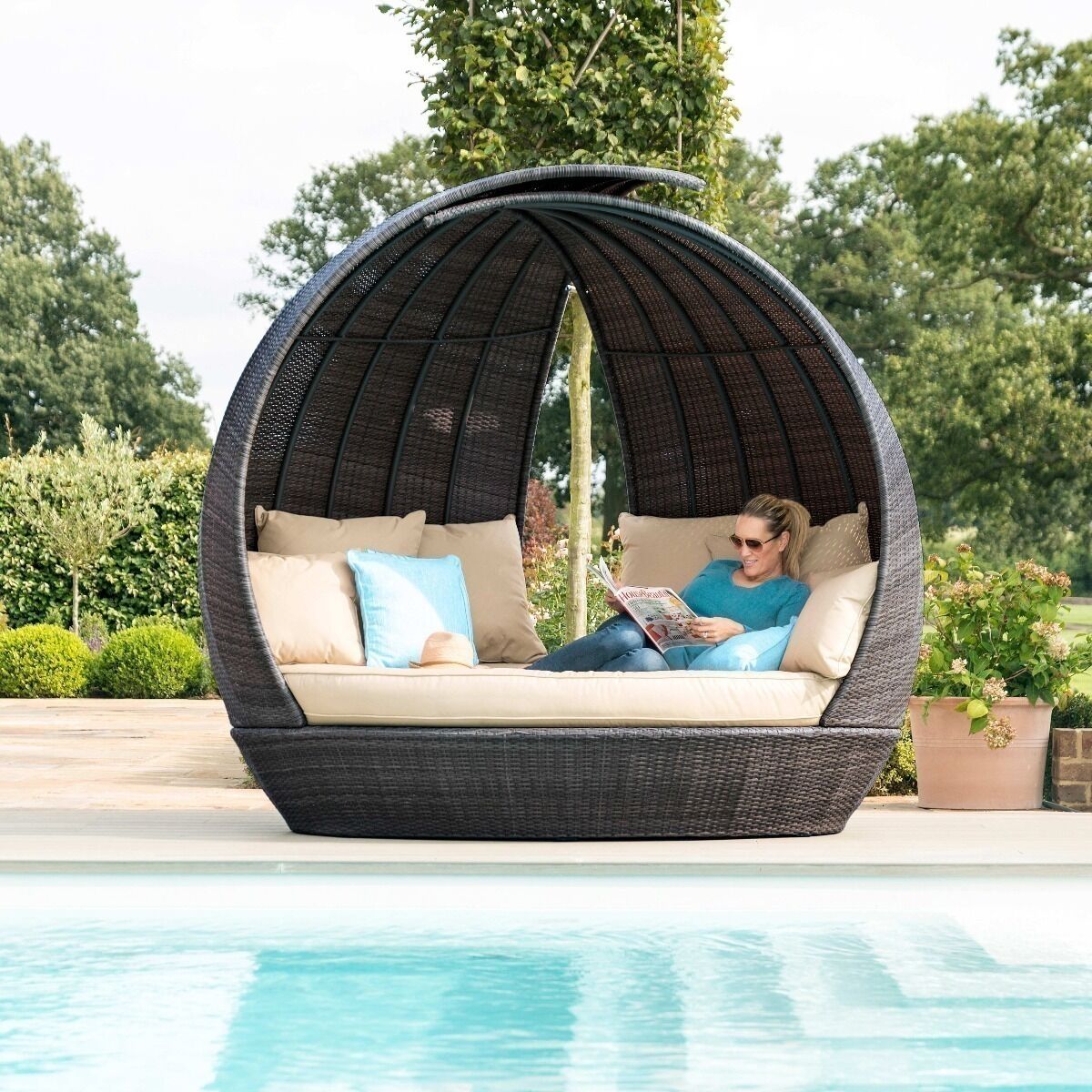 Lotus Daybed