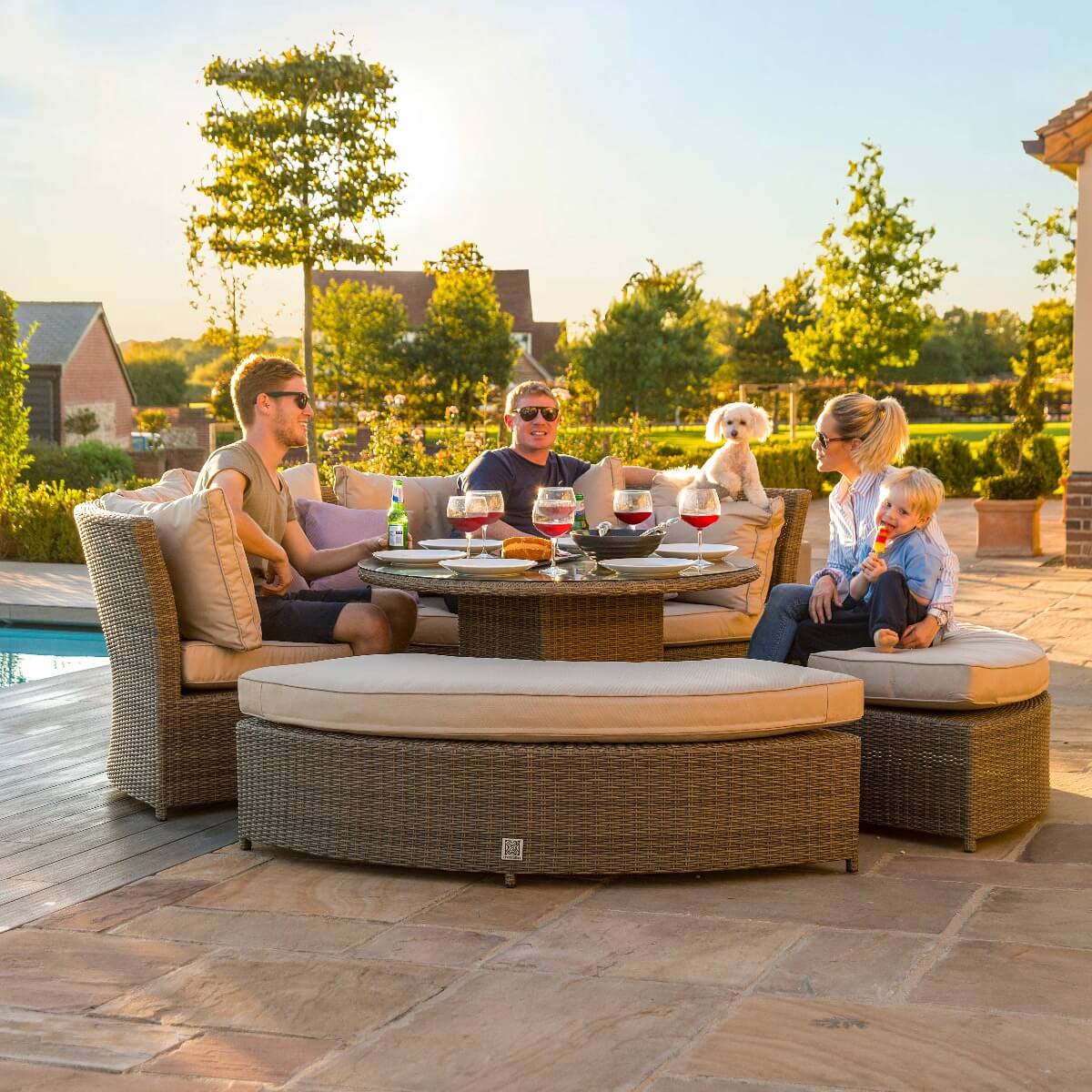 Winchester Rattan Lifestyle Suite with Rising Table