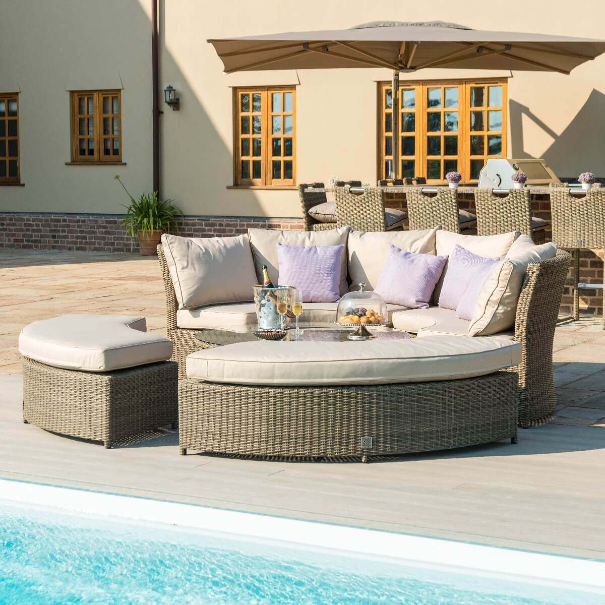 Winchester Rattan Lifestyle Suite with Rising Table