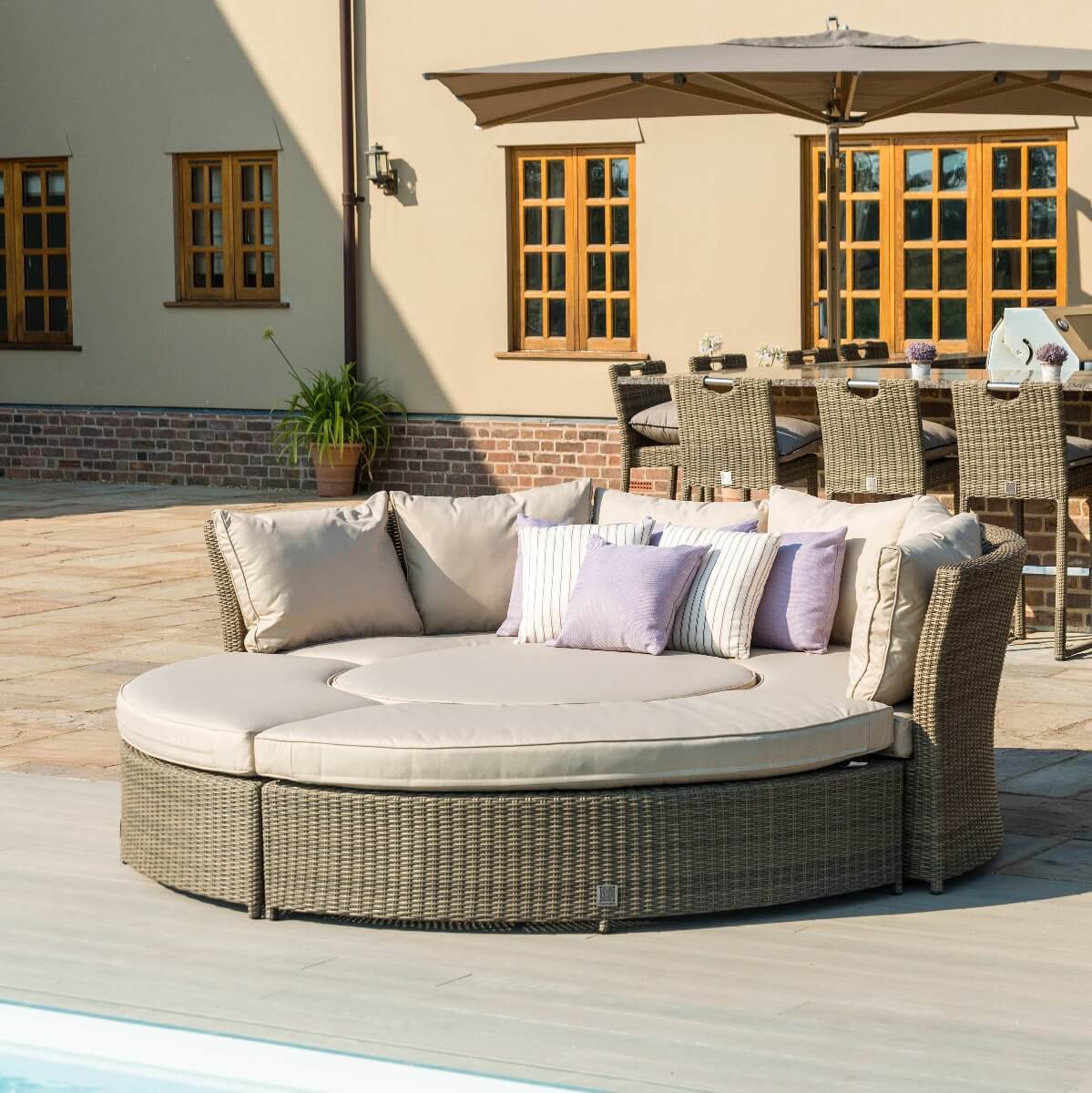 Winchester Rattan Lifestyle Suite with Rising Table